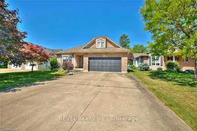 32 Bayview Lane, Port Colborne, On L3k 6a9