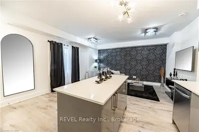 6065 MCLEOD Road 105, Niagara Falls, ON L2G 0Z7