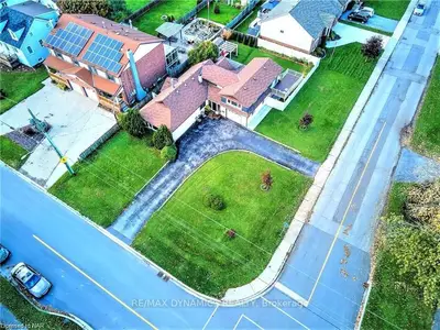 7991 Woodbine Street, Niagara Falls, ON L2H 1C8