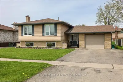 14 WESTWOOD Crescent, Welland, ON L3C 4R1