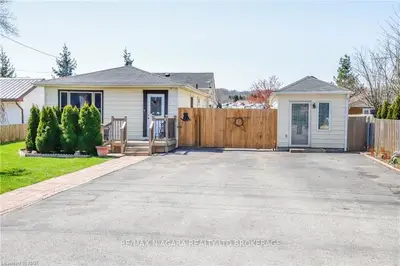 1201 Queenston Road, Niagara-on-the-Lake, ON L0S 1J0