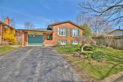 8 ASCOT Court, Welland, ON L3C 6K7