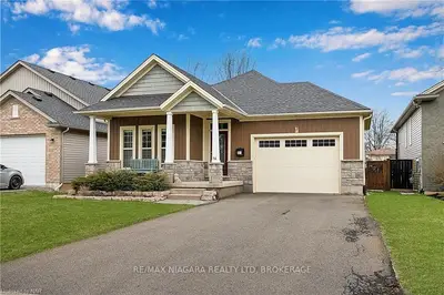 14 TRENT Avenue, Welland, ON L3C 0E1