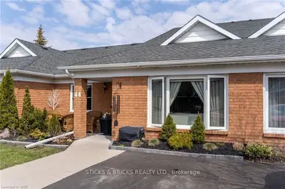 44 AMELIA Lane, Welland, ON L3C 6P8