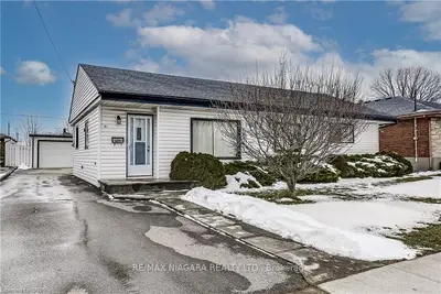 51 CLARKE Street, Port Colborne, ON L3K 2E9