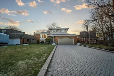 2547 DORCHESTER Road, Niagara Falls, ON L2J 2Y9