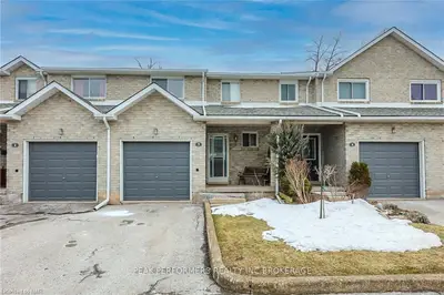 125 Woodlawn Road 3, Welland, ON L3C 7B5