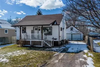 27 OAKWOOD Street, Port Colborne, ON L3K 5E8