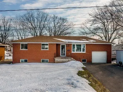 4 WOODSIDE Drive, Port Colborne, ON L3K 5G9