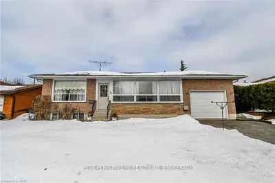 54 WESTWOOD Crescent, Welland, ON L3C 4R3