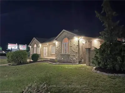 4956 DORCHESTER Road, Niagara Falls, ON L2E 6P1