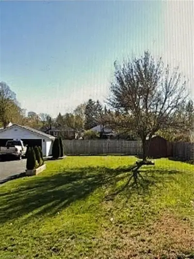6348 Frederica Street, Niagara Falls, ON L2G 1C4