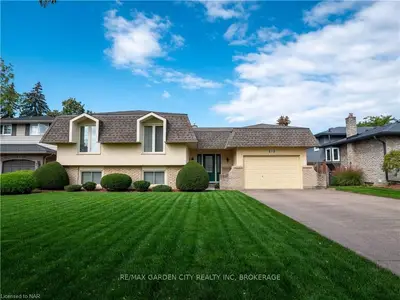 16 VILLAGE GREEN Drive, St. Catharines, ON L2N 5P2