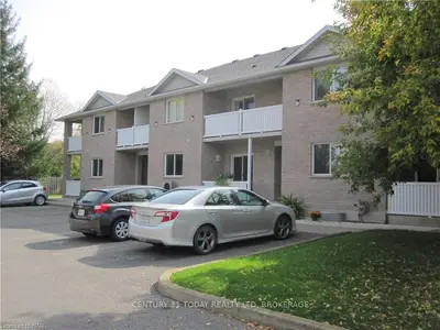 810 CLARE Avenue 3, Welland, ON L3C 7L2