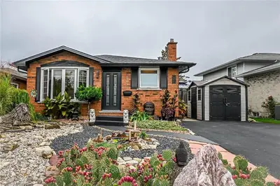 171 LARCHWOOD Circle, Welland, ON L3C 6T2
