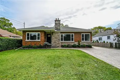 30 CONNAUGHT Avenue, Welland, ON L3C 1G3