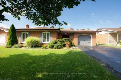 54 MAUREEN Avenue, Welland, ON L3C 4H6