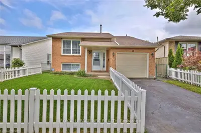 12 EASTWOOD Drive, Welland, ON L3C 6W4