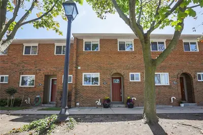 125 Livingston Avenue 20, Grimsby, ON L3M 4S5