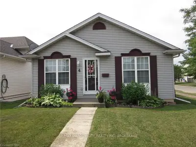 4 Joanne Court, Welland, ON L3C 7K4
