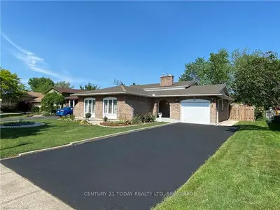 43 ROBIN HOOD Lane, Welland, ON L3C 5W8
