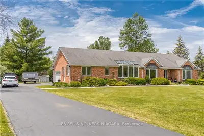 233 CAIRNS Crescent, Fort Erie, ON L2A 5M4