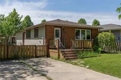 8180 LEXINGTON Court, Niagara Falls, ON L2H 1W4