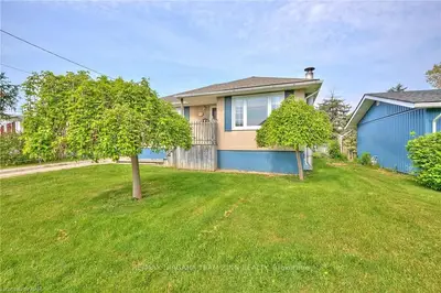 37 KNOLL Street, Port Colborne, ON L3K 5A4
