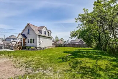 4216 & 4218 MUIR Avenue, Niagara Falls, ON L2E 3L5