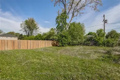 22 Trent Avenue, Welland, On L3c 0e1