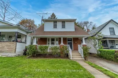 1 1/2 BERRYMAN Avenue, St. Catharines, ON L2R 3W8