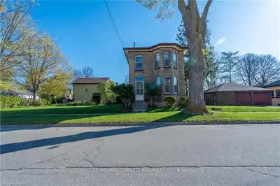 106 OAK Street, Brantford, ON N3T 2B5