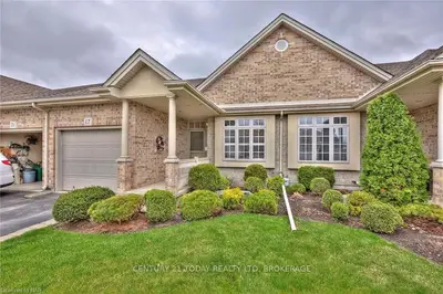 17 WILLOWLANDING Court, Welland, ON L3C 7L7