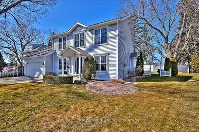 11 KAYWOOD Court, Welland, ON L3C 7A8