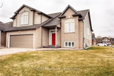 6611 FLORA Court, Niagara Falls, ON L2H 0A8