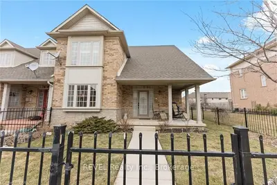 180 LIVINGSTON Avenue 1, Grimsby, ON L3M 5R6
