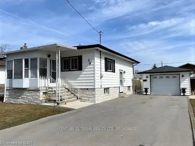 30 OAKWOOD Street, Port Colborne, ON L3K 5E9