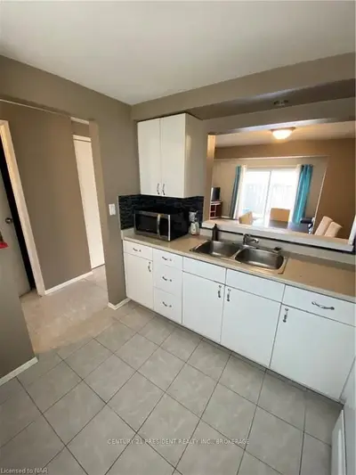 5982 Dunn Street 3, Niagara Falls, On L2g 7j9