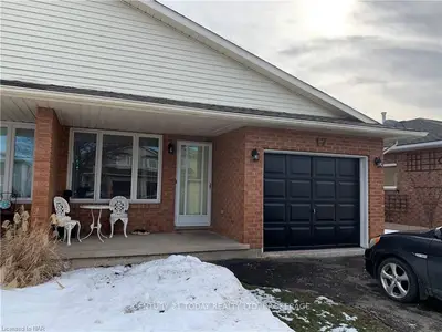 17 WOODLAND Drive, Welland, ON L3C 7C9
