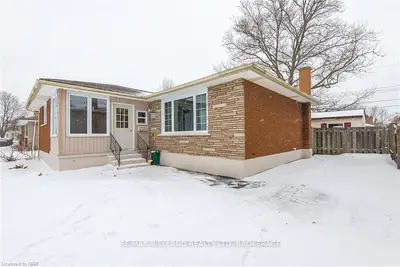 208 Bradley Avenue, Welland, ON L3B 1L5