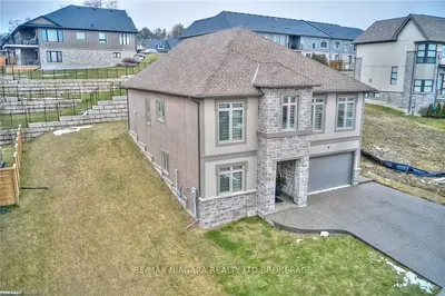11 Kenmir Avenue, Niagara-on-the-Lake, ON L0S 1J1
