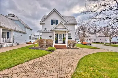 2 Lighthouse Point, Fort Erie, ON L0S 1B0