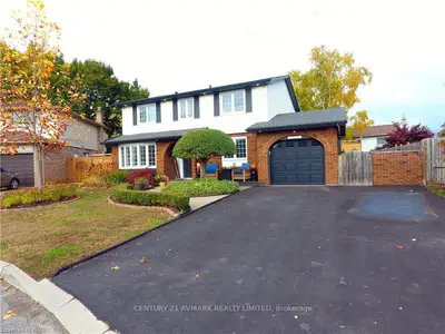 11 BLUE SPRUCE COURT Court, St. Catharines, ON L2N 4E6
