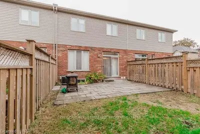 380 Lake Street 15, Grimsby, On L3m 0e8
