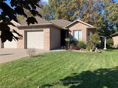 42 Bridgewater Court, Welland, On L3c 7m6