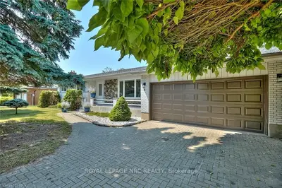 8 UPPER CANADA Drive, Niagara-on-the-Lake, ON L0S 1J0