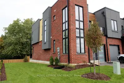 1-1465 Station Street 1, Pelham, On L0s 1e0