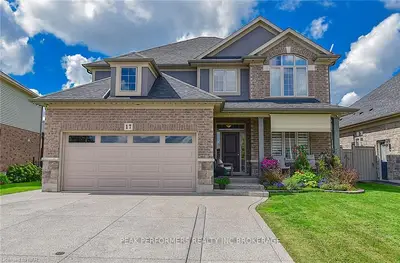 17 Trailwood Drive, Welland, On L3c 0b6