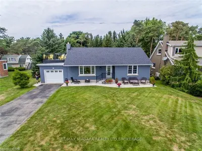 11 LAKESHORE Road W, Port Colborne, ON L3K 2S2