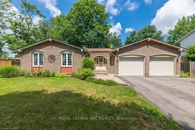 54 SHERWOOD FOREST Trail, Welland, ON L3C 5X6